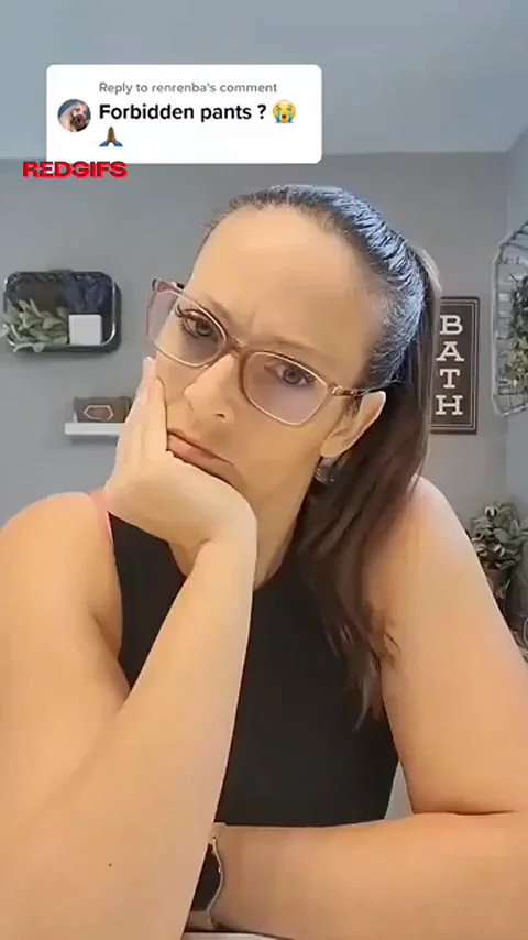 Jiggly Ass Tease in Flare Pants 😈🍑🔥