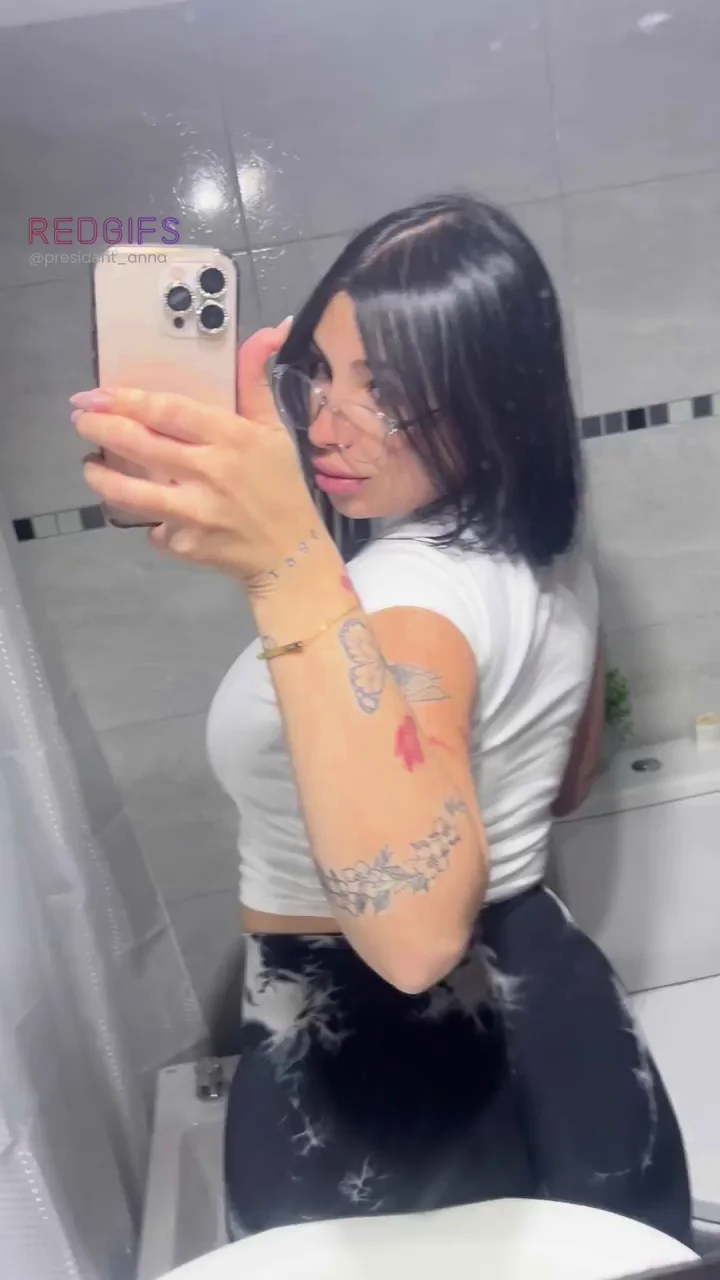 Gym Latina Booty Tease 😍 Smash This Thick Ass? 🍑