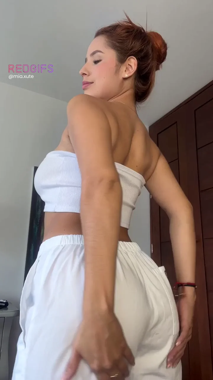 These flare pants can’t handle how my ass bounces.