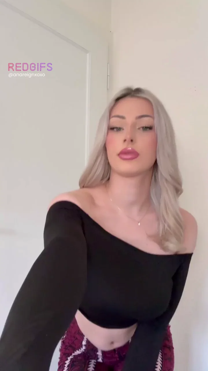 🔥 Flare Pants Slut Shaking Her Juicy Ass 🍑💦