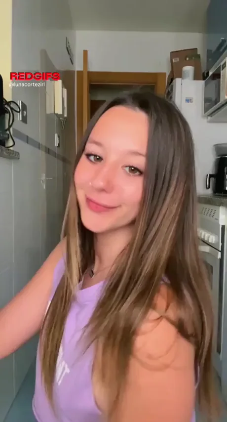 Teen Slut Teases Her Juicy Ass in Tiny New Shorts