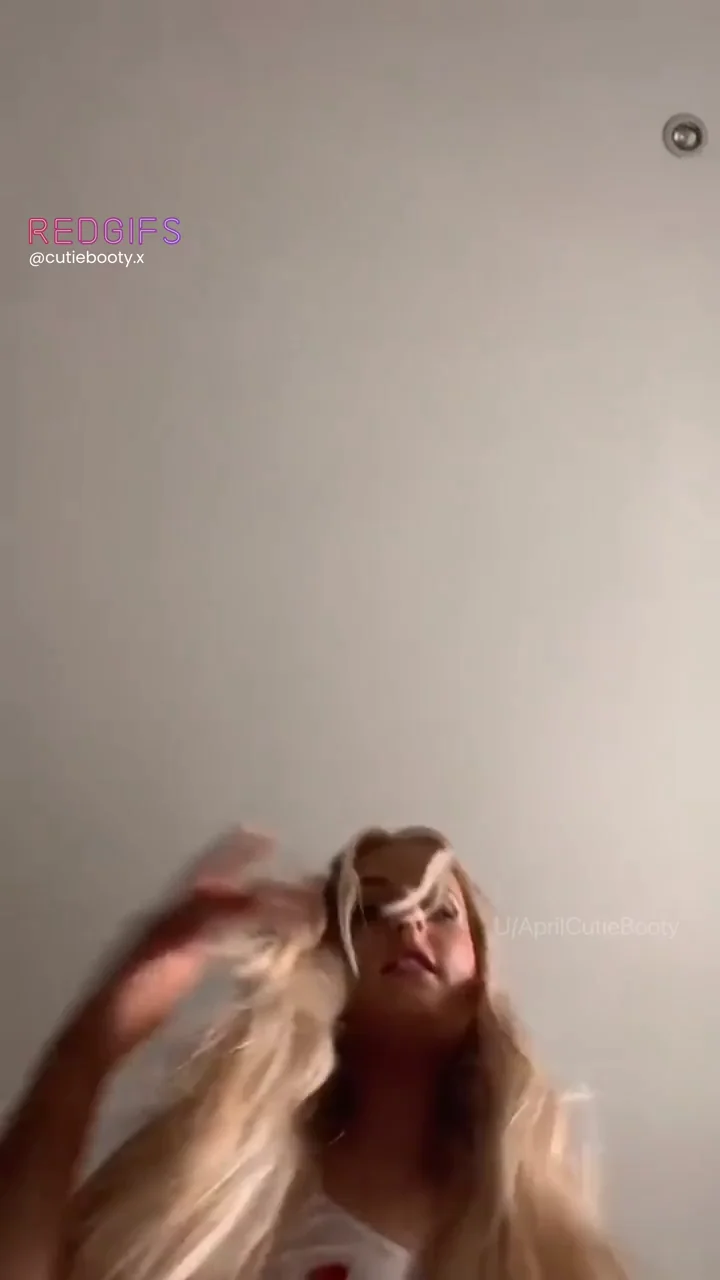 Facesit POV in booty shorts