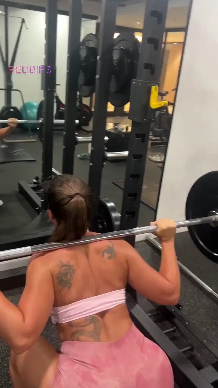 Gym Slut's Booty Shorts Squat Tease 🍑💦