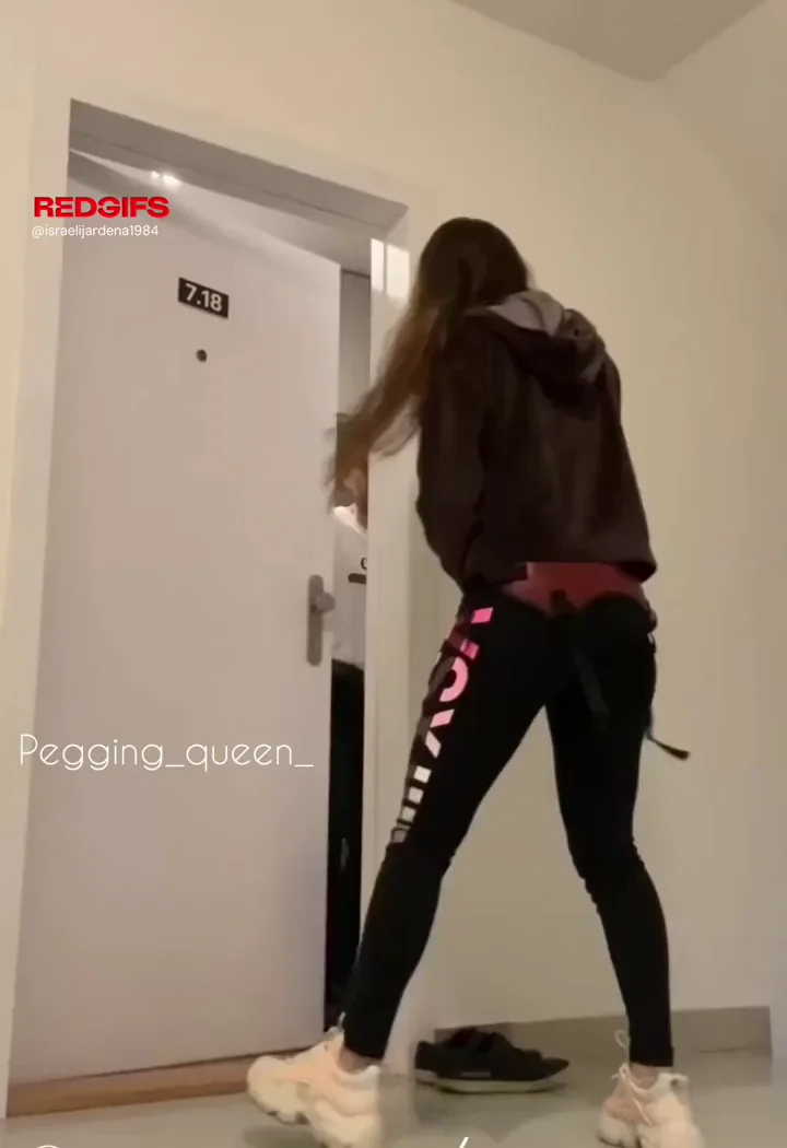 718 neighbour bitch reward 🍆💦  [domme]
