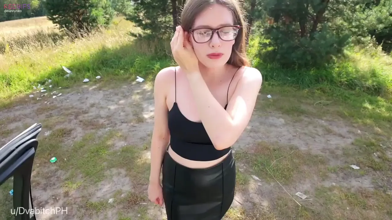 Such a beautiful day to get a sneaky blowjob outdoors