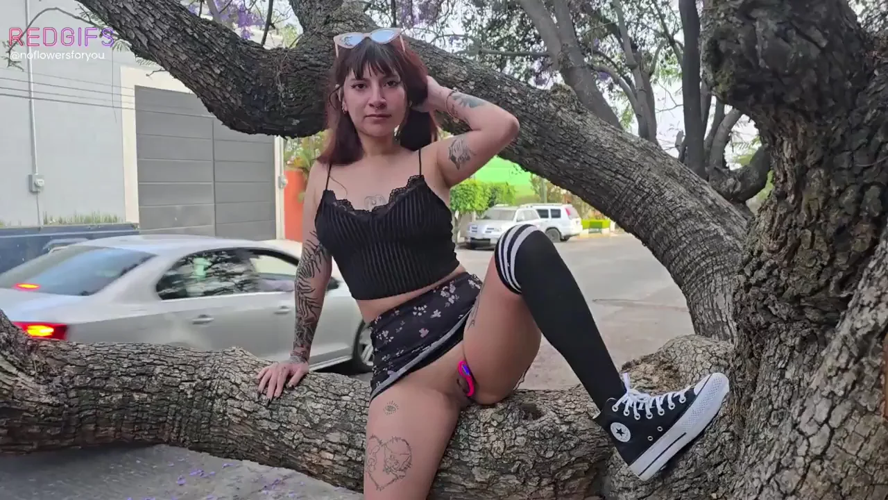 Beware of sneaky hoes on top of trees