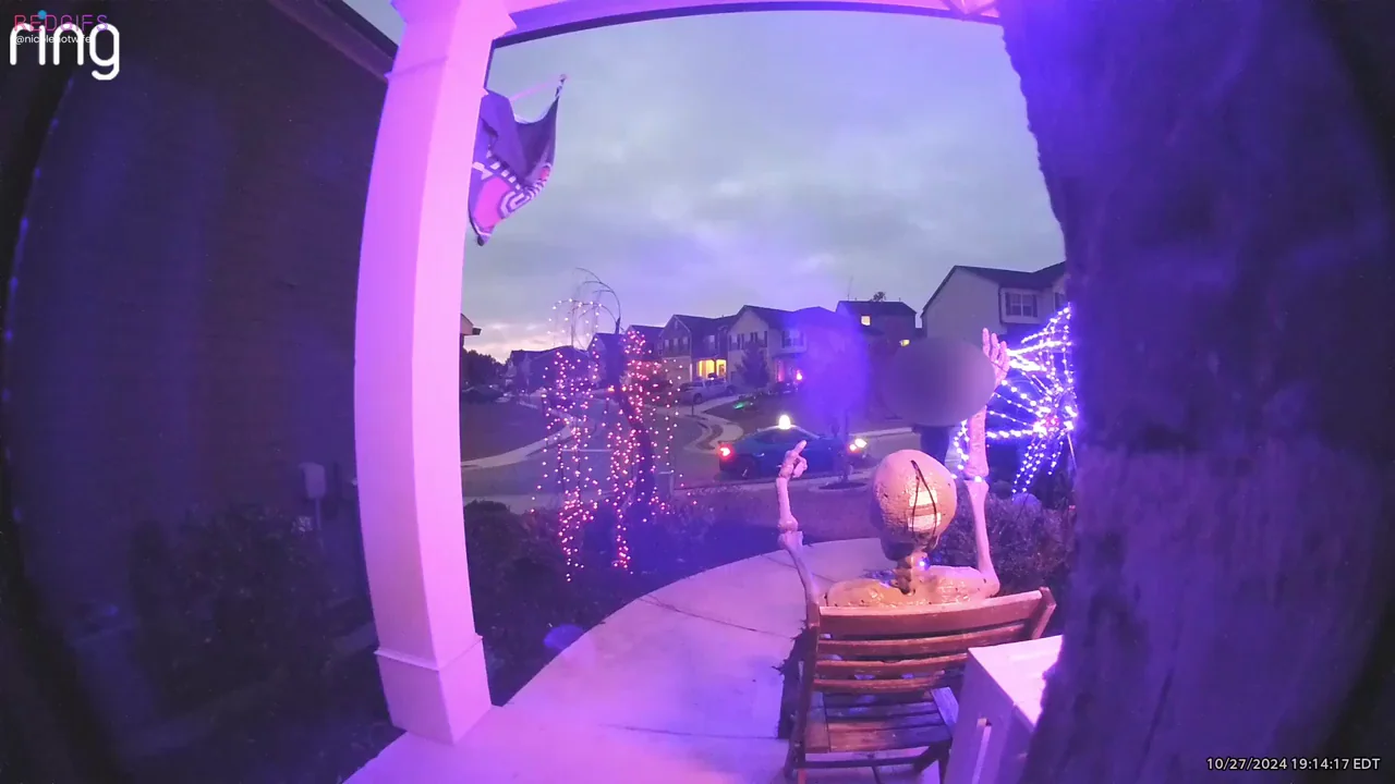 My Ring camera catches this Pizza Boy’s reaction best, and I made sure the ring caught these titties too… (Sound on - Real Pizza Dare)