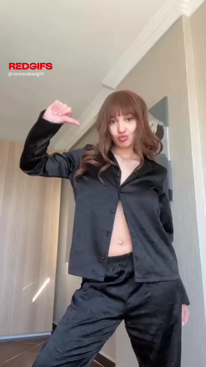 MILF Teases with Her Juicy Tits and Pussy to Play With