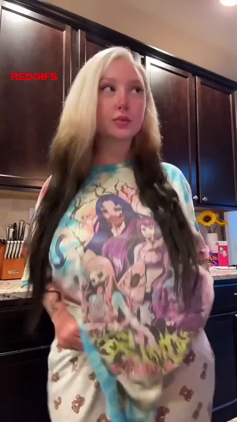 Skylar Vox's Massive Titties & Juicy Ass Tease 😍🍑💦
