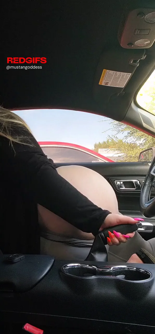 Blonde PAWG's Jiggly Bubble Butt Ready for a Wild Car Ride