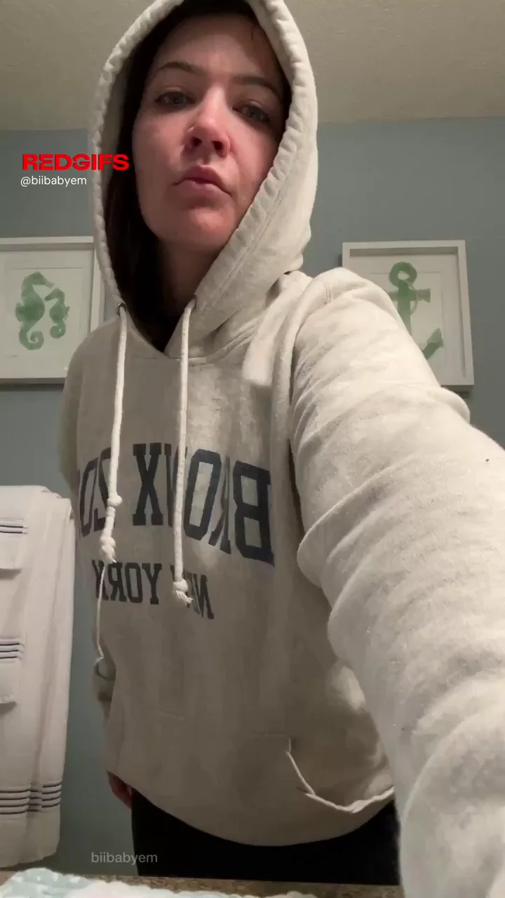 Hoodie Slut Ditches Comfy Vibes to Flash Cellulite Ass & Tits 🍑🔥
