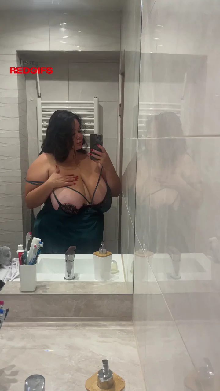 Sending nudes to every guy that leaves a comment, try me ;)