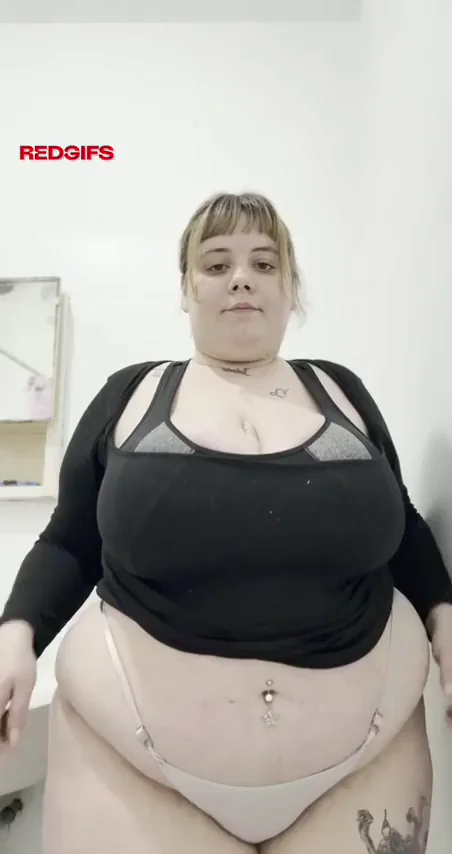 I can't decide which special content to make this week between a video of me stuffing my  6 inch dildo down my throat and trying to ride  it with my virign butthole. Pick which one you would like to see and I'll send the video with the most votes to every commenter