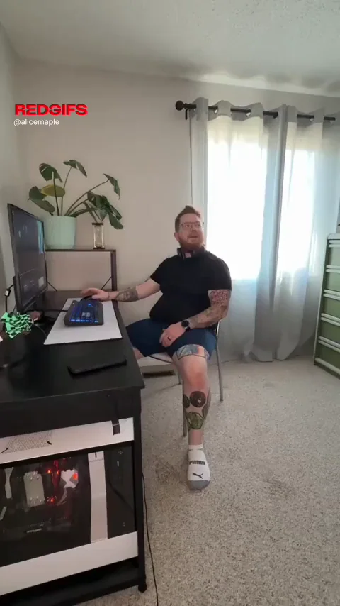 I swallow him during his gaming session