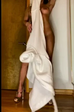 Hips That Hypnotize: Curvy Blonde Teases Nude in Heels