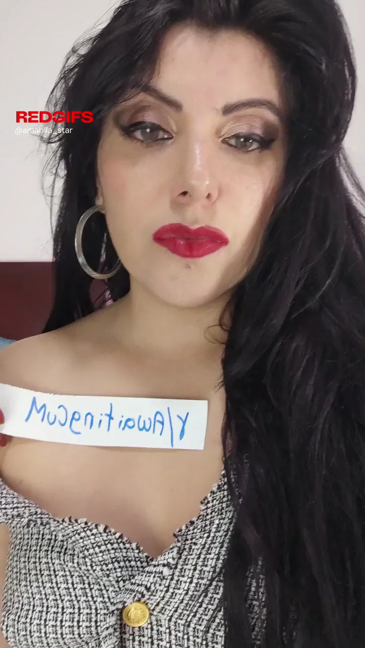Blue eyes girl needs cum
