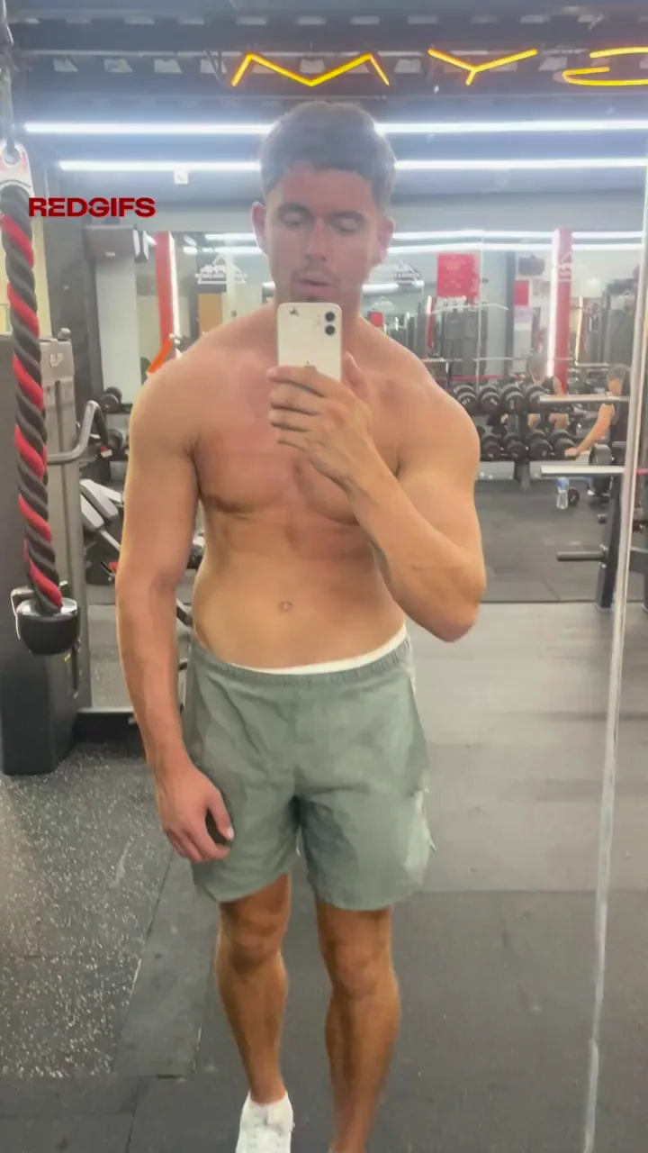 My bro asked me (26) to flex for him 💪