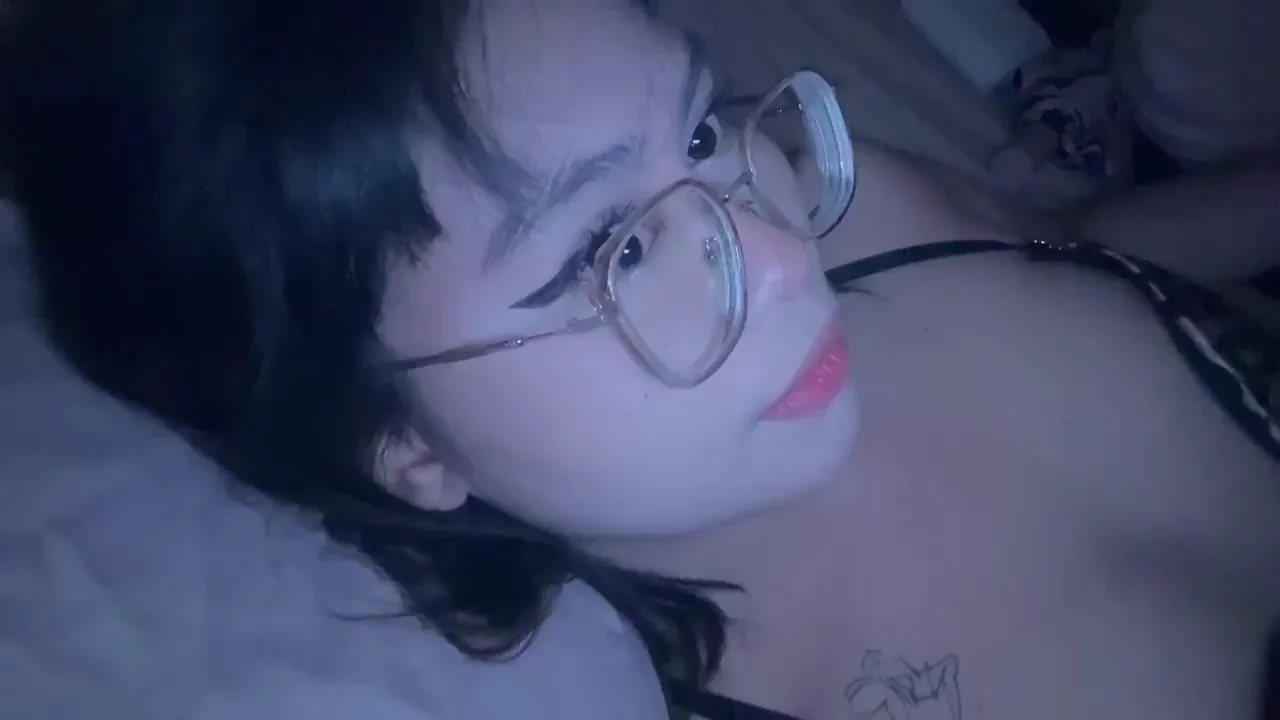 my asian girldick wants you too see it cums 💕😉
