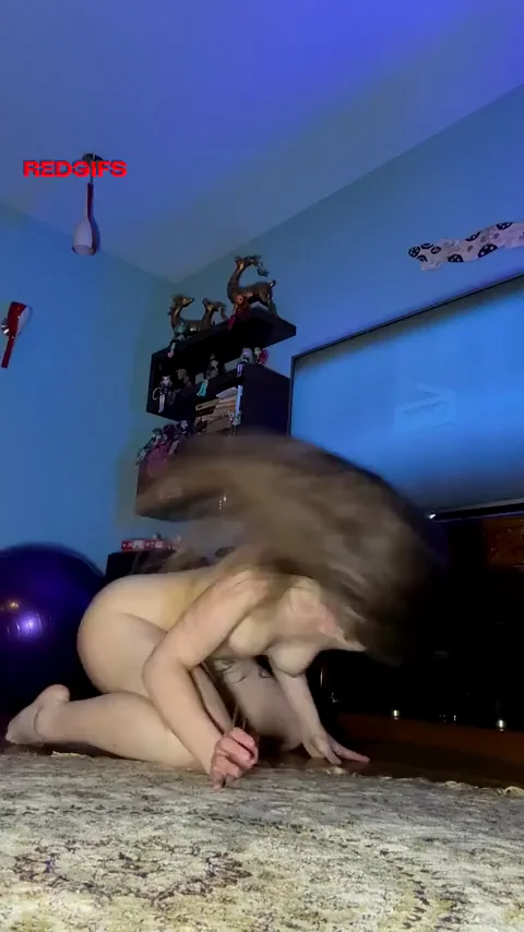 Teen Slut's Wild Naked Dance 🕺🔥🍑