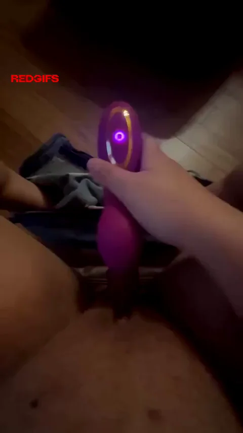 🌴 Vacation Vibes: MILF Shoves Purple Toy in Her Juicy Pussy 💦🍆