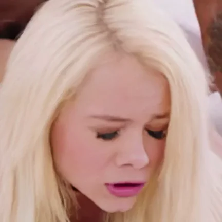 Elsa Jean's Epic Motion-Tracked O-Face 😩💦🔥