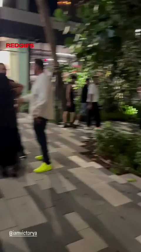 Bolted-On Booty Bombshell Struts Her Insane Ass in Public 😍🍑💉