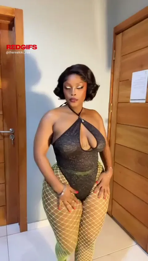 South African Nyash Queen Teasing Her Massive Ebony Booty 🍑🔥