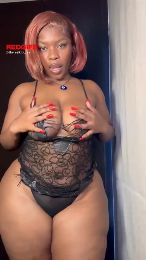 Thick Ebony Mama's Juicy Booty Tease 🍑🔥
