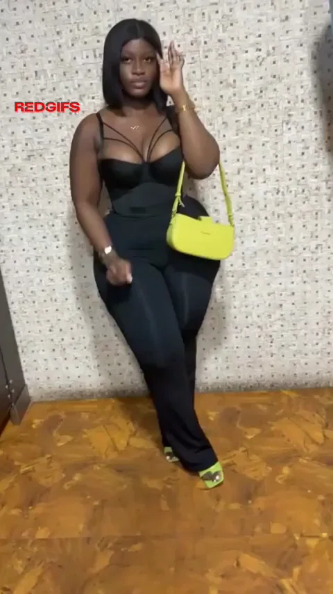 Ghanaian Bubble Butt Queen: Meat So Thick It Spills Over Leggings