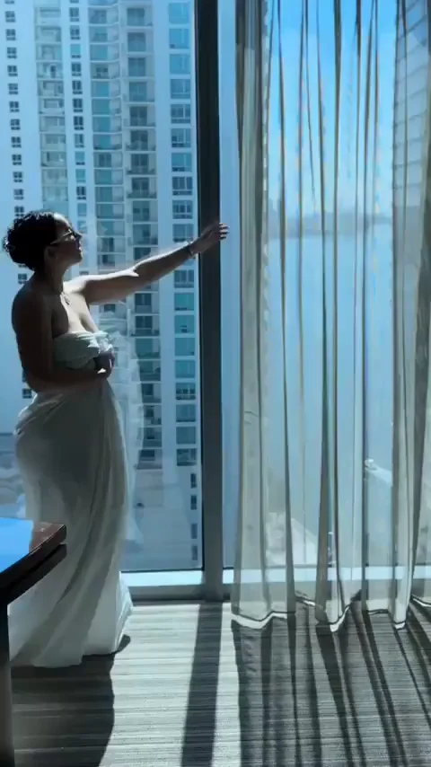 Vanilla Cakes: Ebony Booty Tease in High-Rise Heat