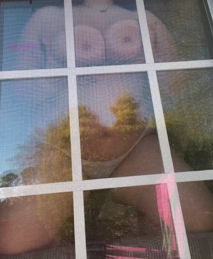 Big Tit Hotwife Flashes Massive Jugs at Passing Neighbors 😈🍈🍈