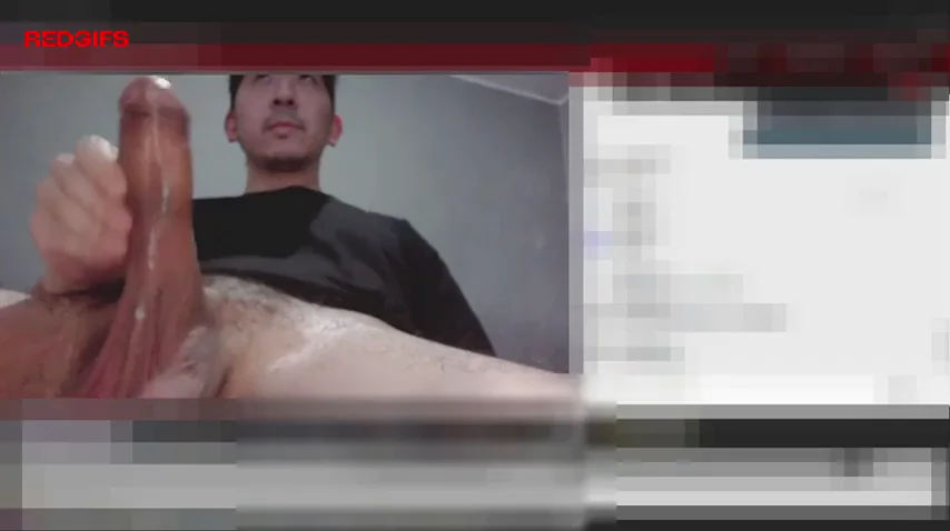 I'm an Asian guy who loves to show his cock and cum on live cams.