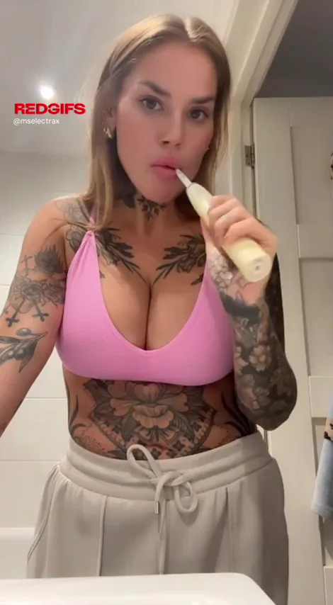 I want to spit the toothpaste into your mouth 👄