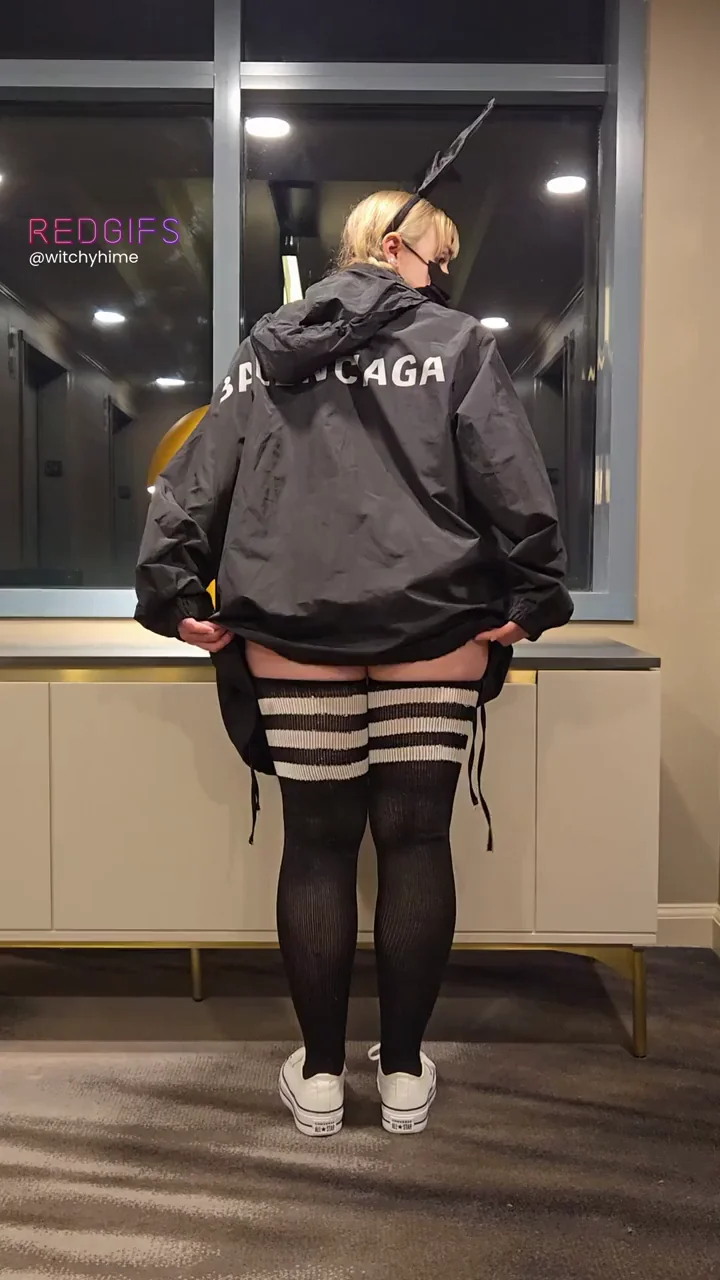 Flashing My Tight Asshole - Say Hi If You Catch Me!