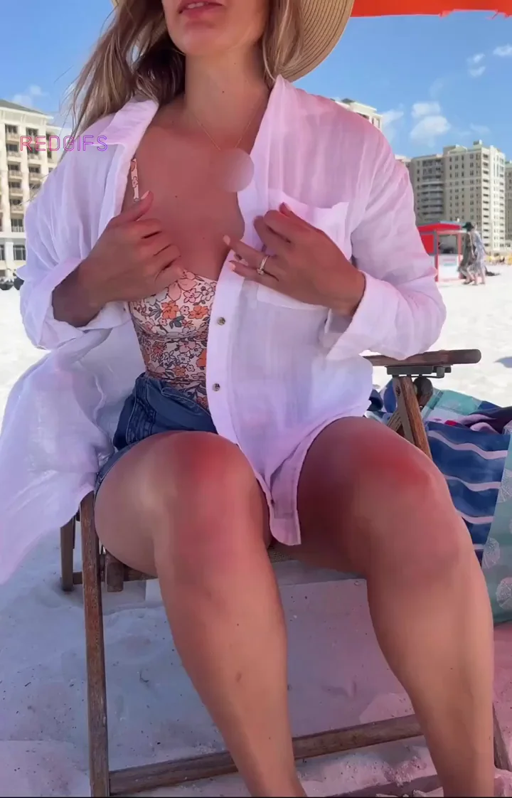 😈 Naughty 38yo Beach MILF Flashing Her Juicy Tits 🔥