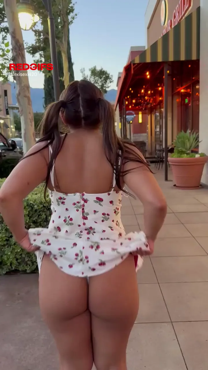 Husband's Sneaky Public Latina Ass Flash Before Dinner