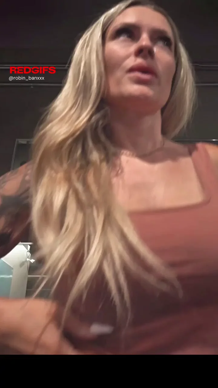 Blonde Gym Slut Flashes Perky Naturals on StairMaster 😈🍑