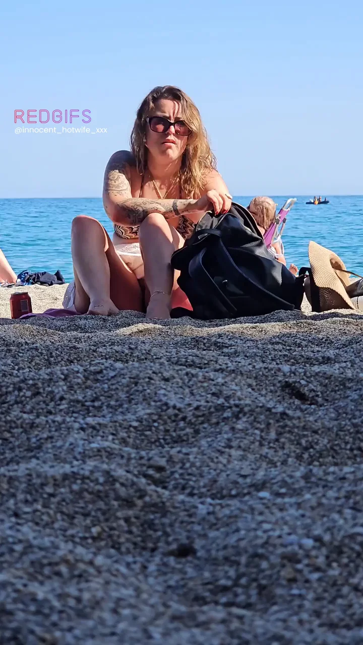 Upskirt in public wearing no undies