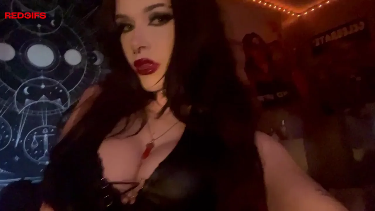 i love showing off my tits :)