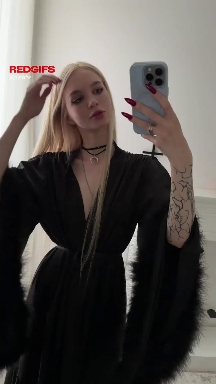 Goth Whore Sending Steamy Titties Vibes 😈💋