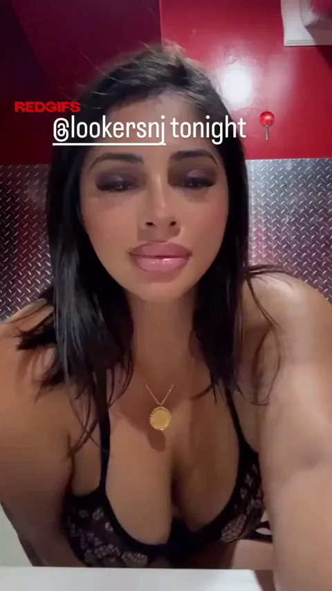 stripper got that fine ass. Backroom twerk