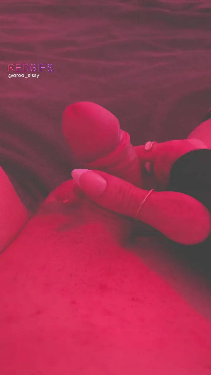 Cumming with that red glow around me hits different. It awakens the inner slut completely 🚨💋🧷
