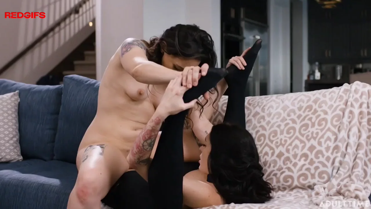 🔥 Charlotte Sins & Sinn Sage Scissor Fuck Frenzy 💦👅
