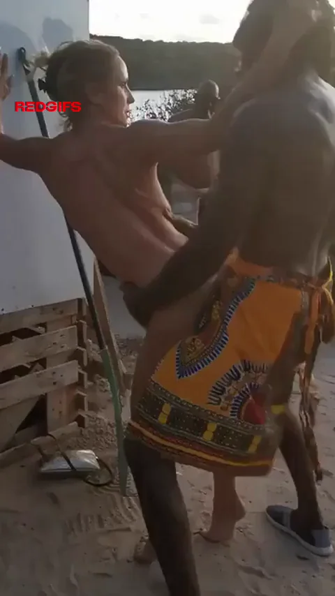 Horny MILF Greets BBC Immigrants with Juicy Ass 🍑🍆🌴