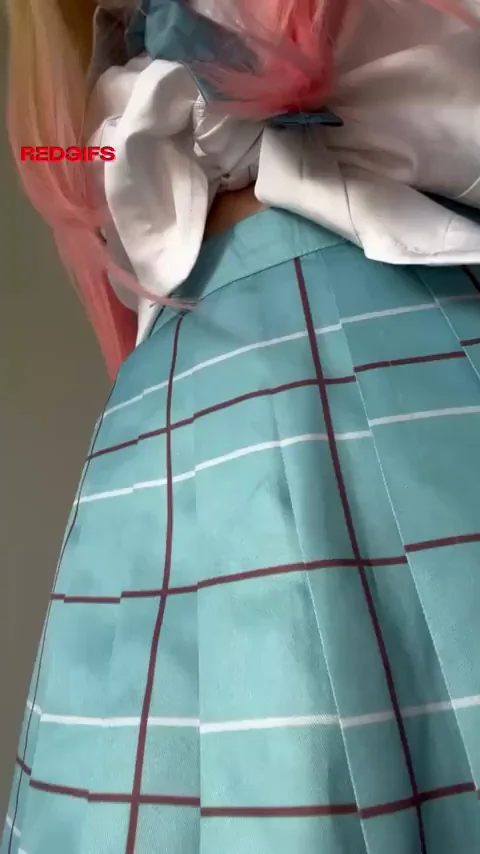 Teen Slut Dangles Her Juicy Pussy Under Plaid Skirt