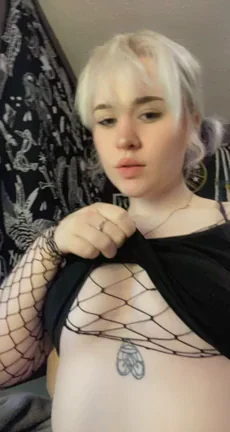 just a cute lil boob drop for ya ?