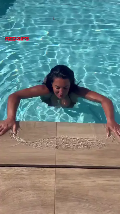 Pool Boobs