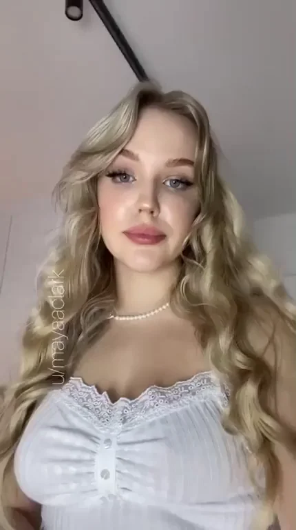 Ready to Get My Holes Stuffed Full 💦🔥