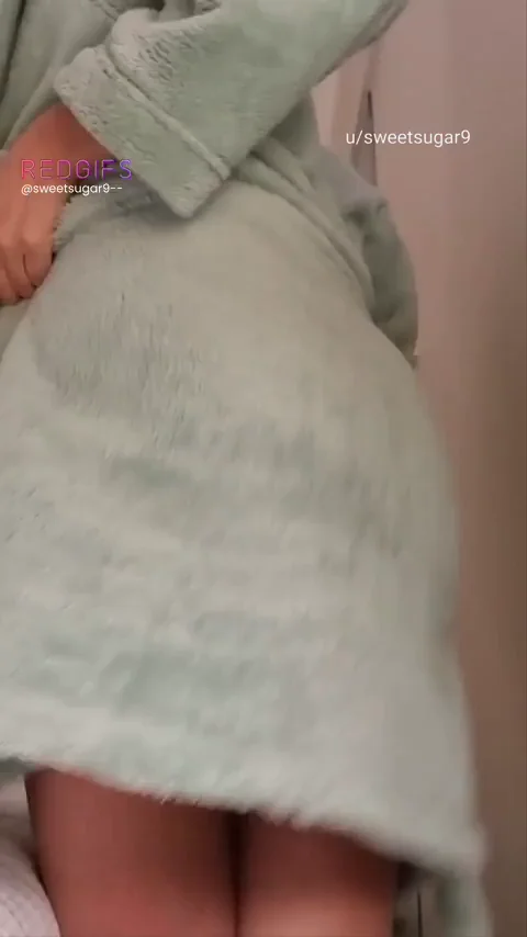 Are you nutting in this milf brown pussy?