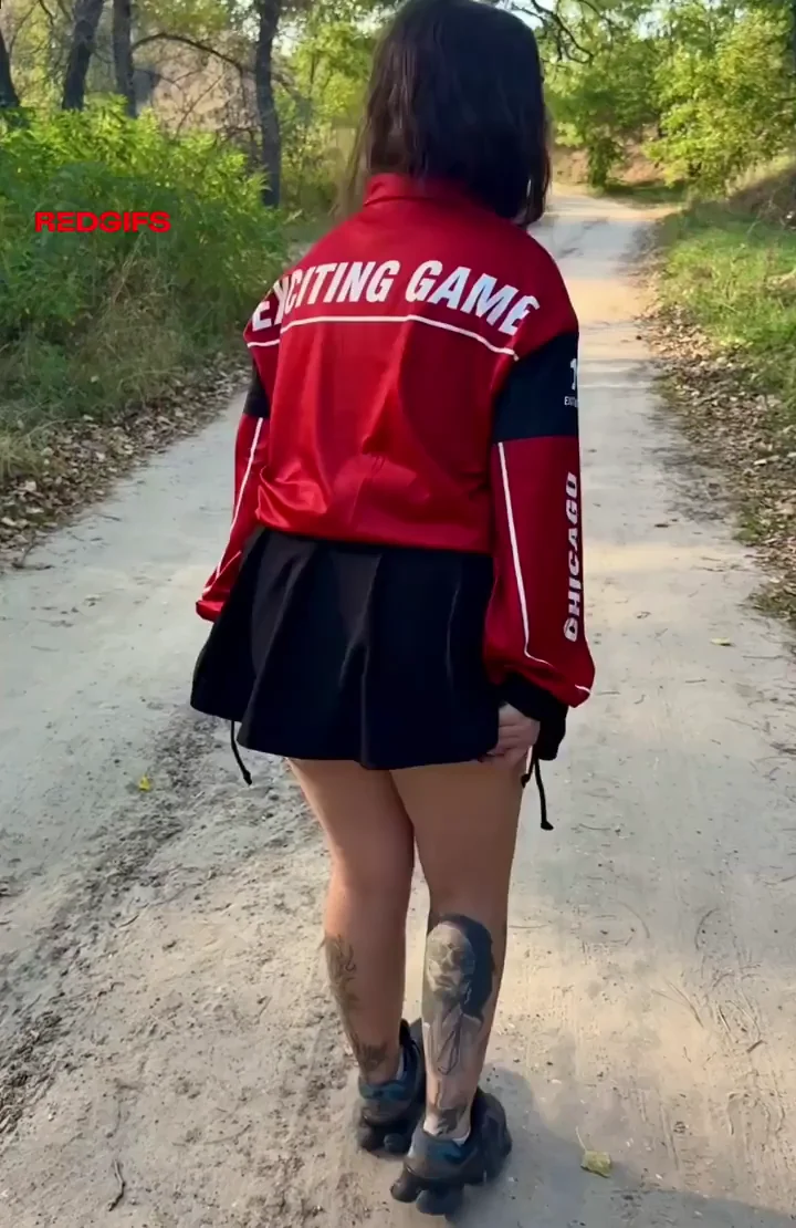 🔥 Hot Curvy Slut Flashes Massive Tits in the Woods! 🍈🍈